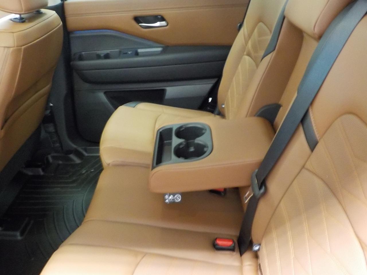 Nissan Pathfinder Platinum 4WD 2025