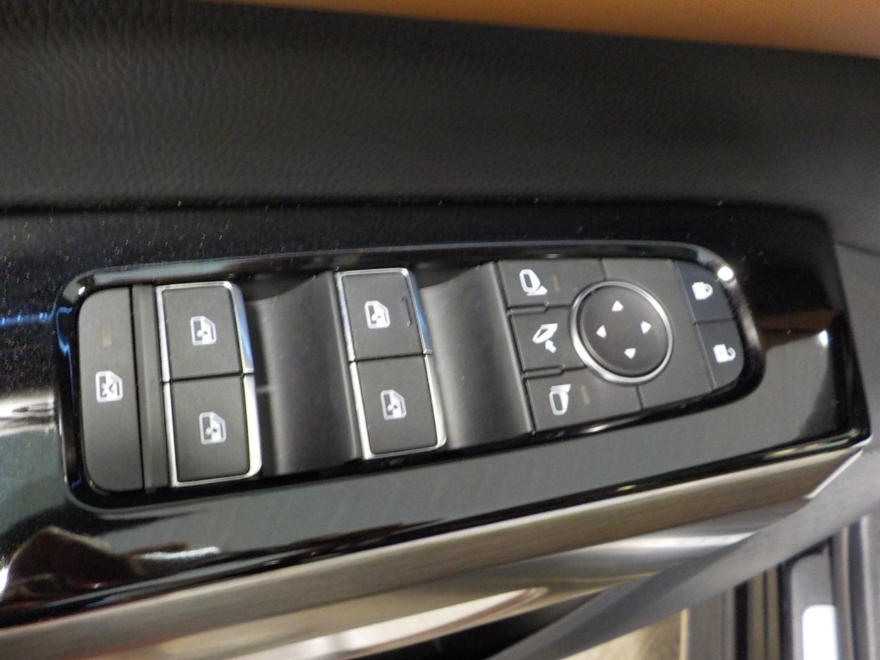 Nissan Pathfinder Platinum 4WD 2025