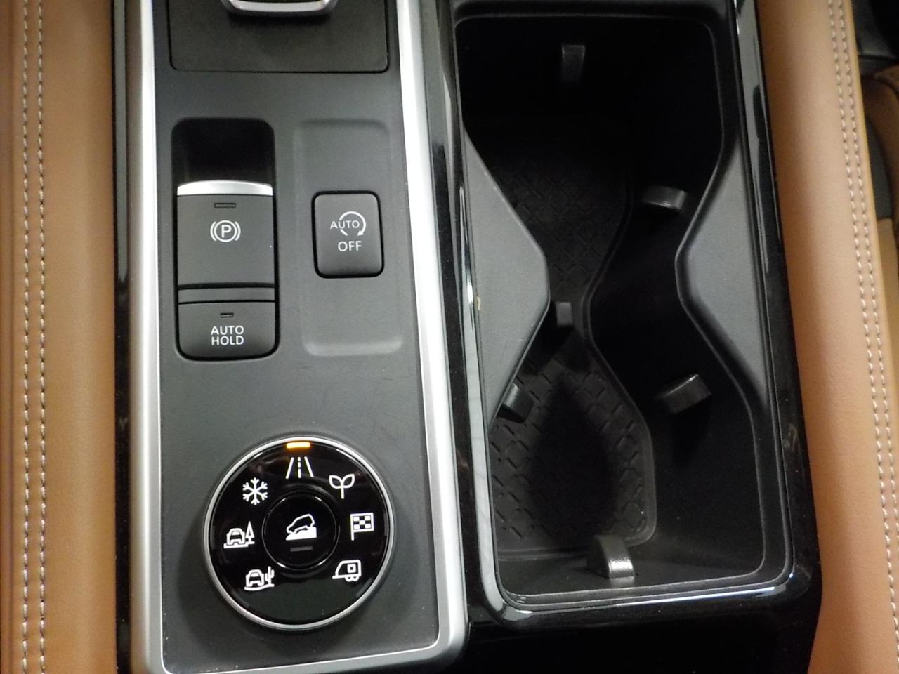 Nissan Pathfinder Platinum 4WD 2025