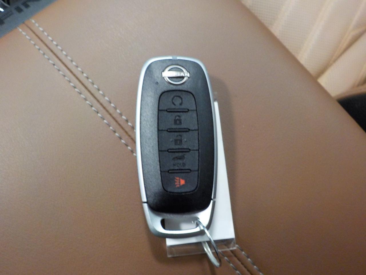Nissan Pathfinder Platinum 4WD 2025