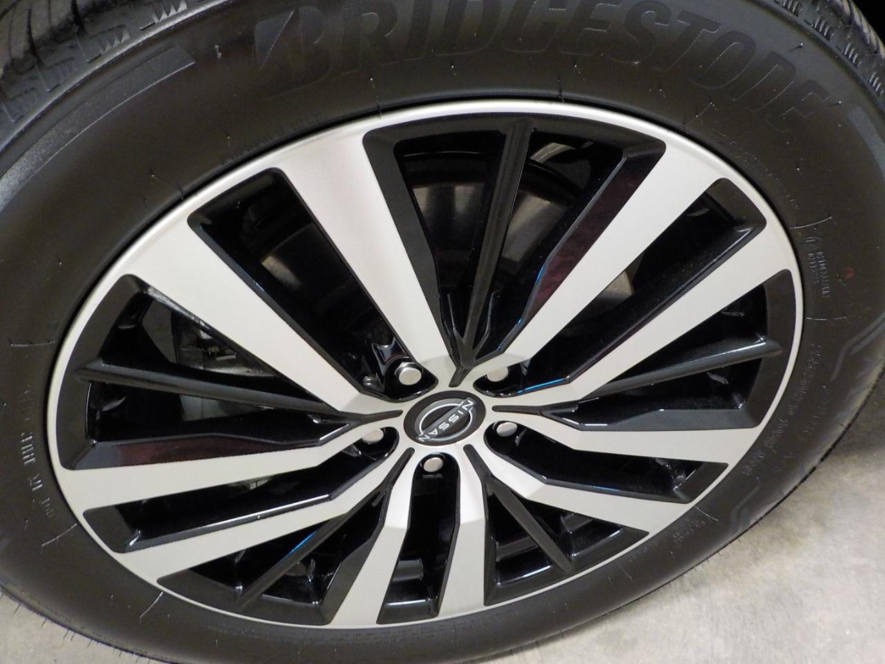 Nissan Pathfinder Platinum 4WD 2025