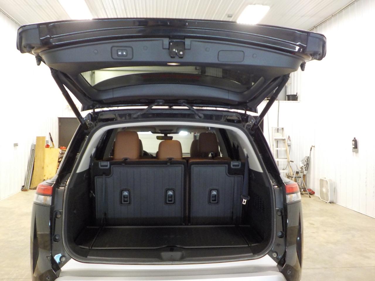 Nissan Pathfinder Platinum 4WD 2025