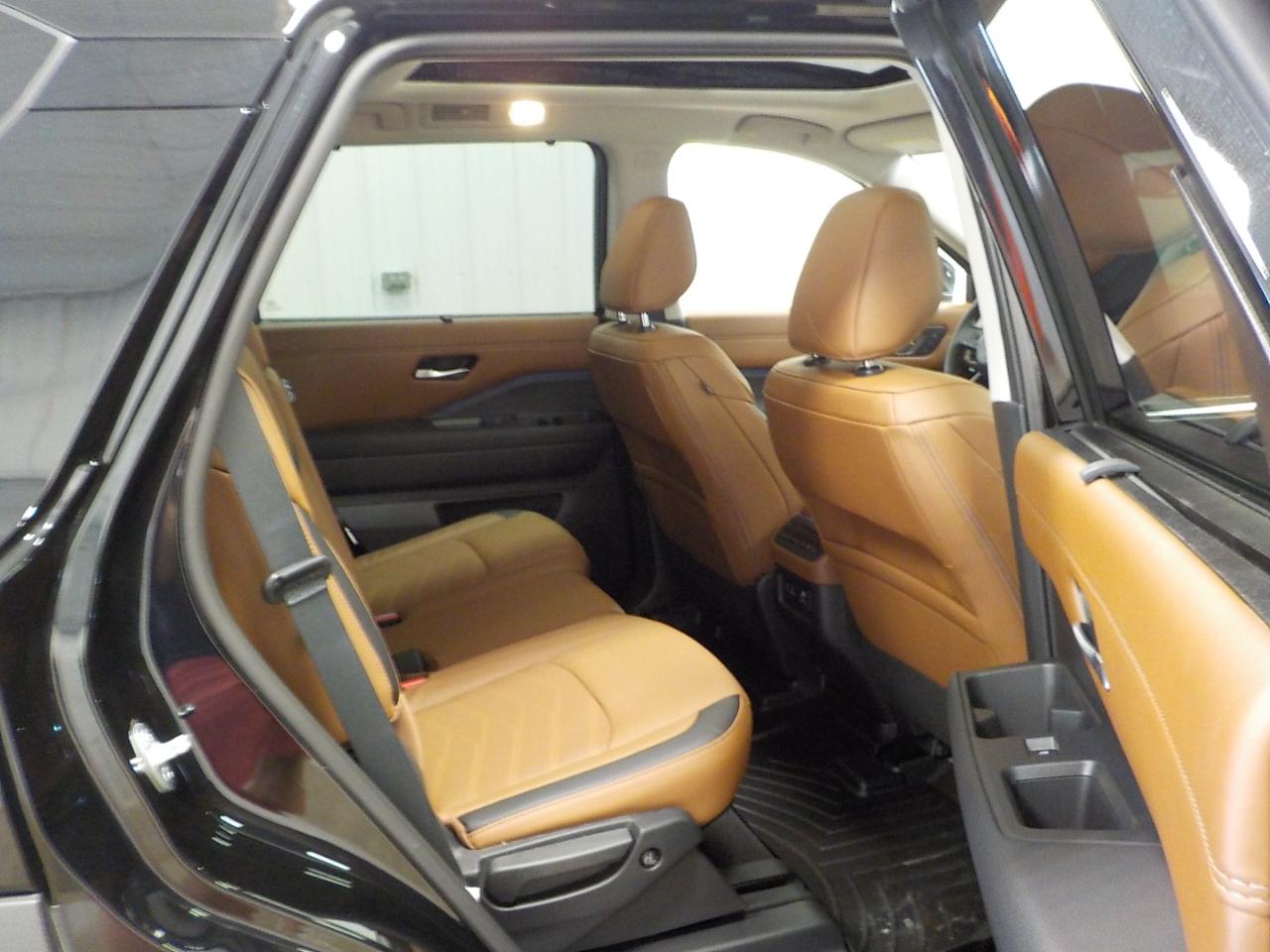 Nissan Pathfinder Platinum 4WD 2025