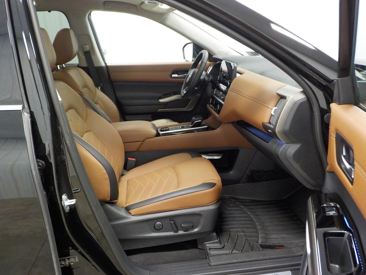 Nissan Pathfinder Platinum 4WD 2025
