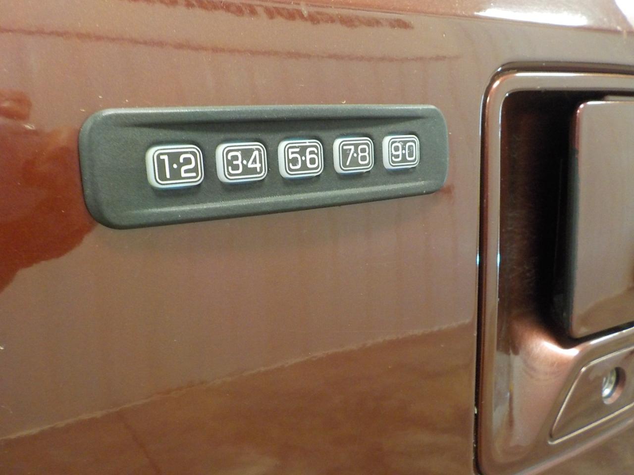Ford Super Duty F-250 SRW 4WD Crew Cab 156" King Ranch 2012