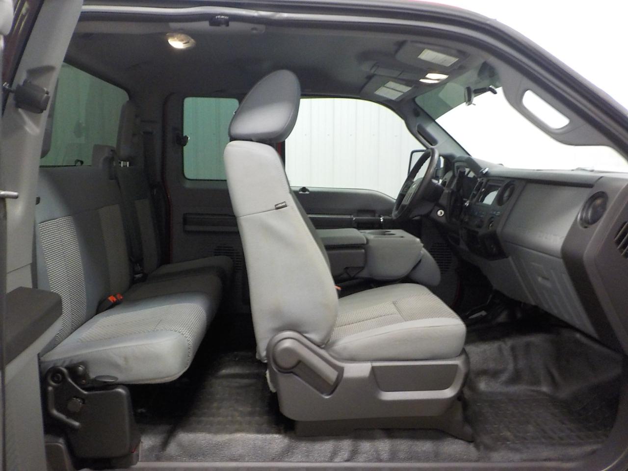 Ford Super Duty F-250 SRW 4WD SuperCab 142" XL 2015