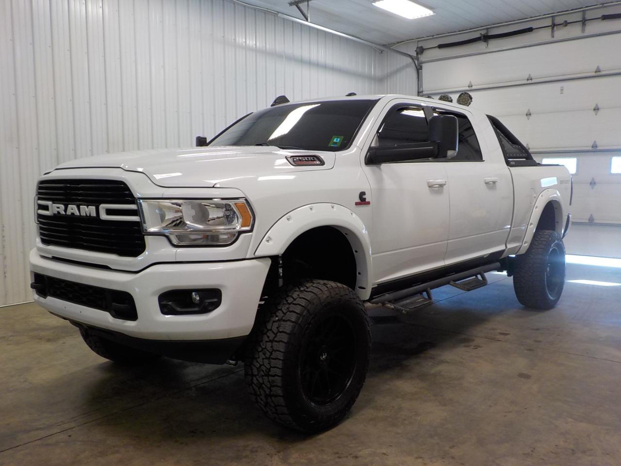 RAM 2500 Big Horn 4x4 Mega Cab 6'4" Box 2019