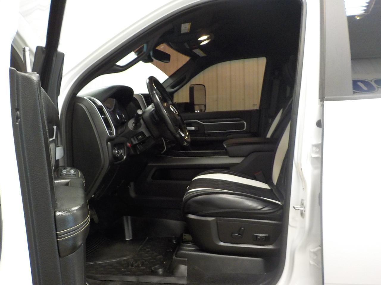 RAM 2500 Big Horn 4x4 Mega Cab 6'4" Box 2019