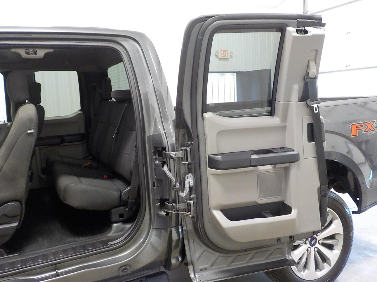 Ford F-150 4WD SuperCab 133" STX 2018