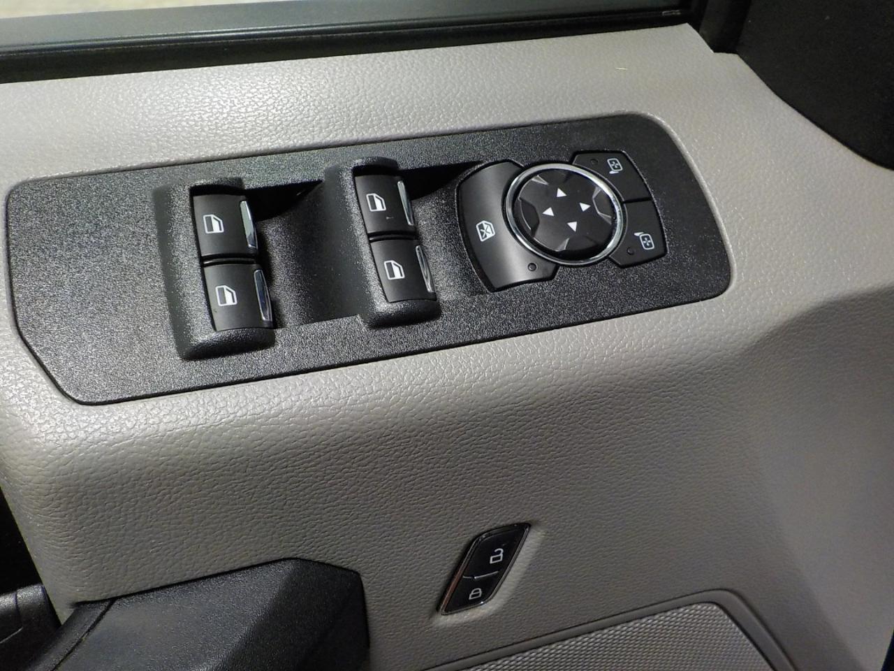 Ford F-150 4WD SuperCab 133" STX 2018