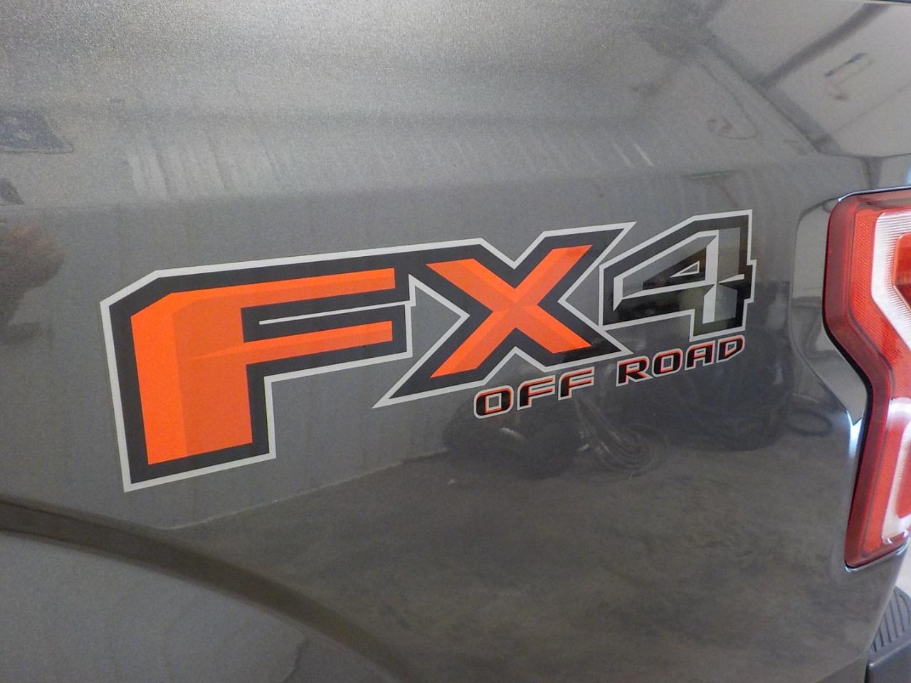 Ford F-150 4WD SuperCab 133" STX 2018