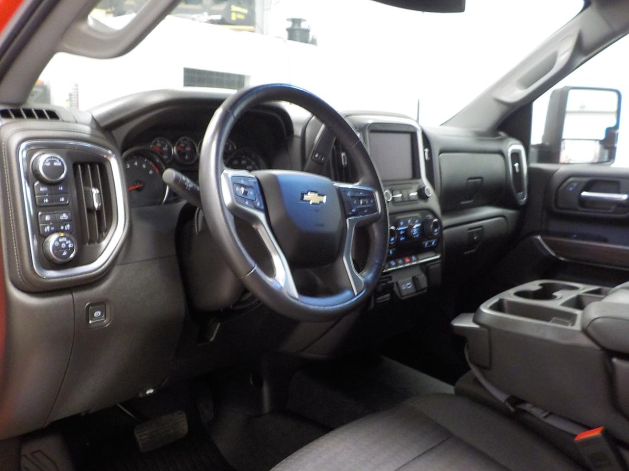 Chevrolet Silverado 3500HD 4WD Crew Cab 172" LT 2023
