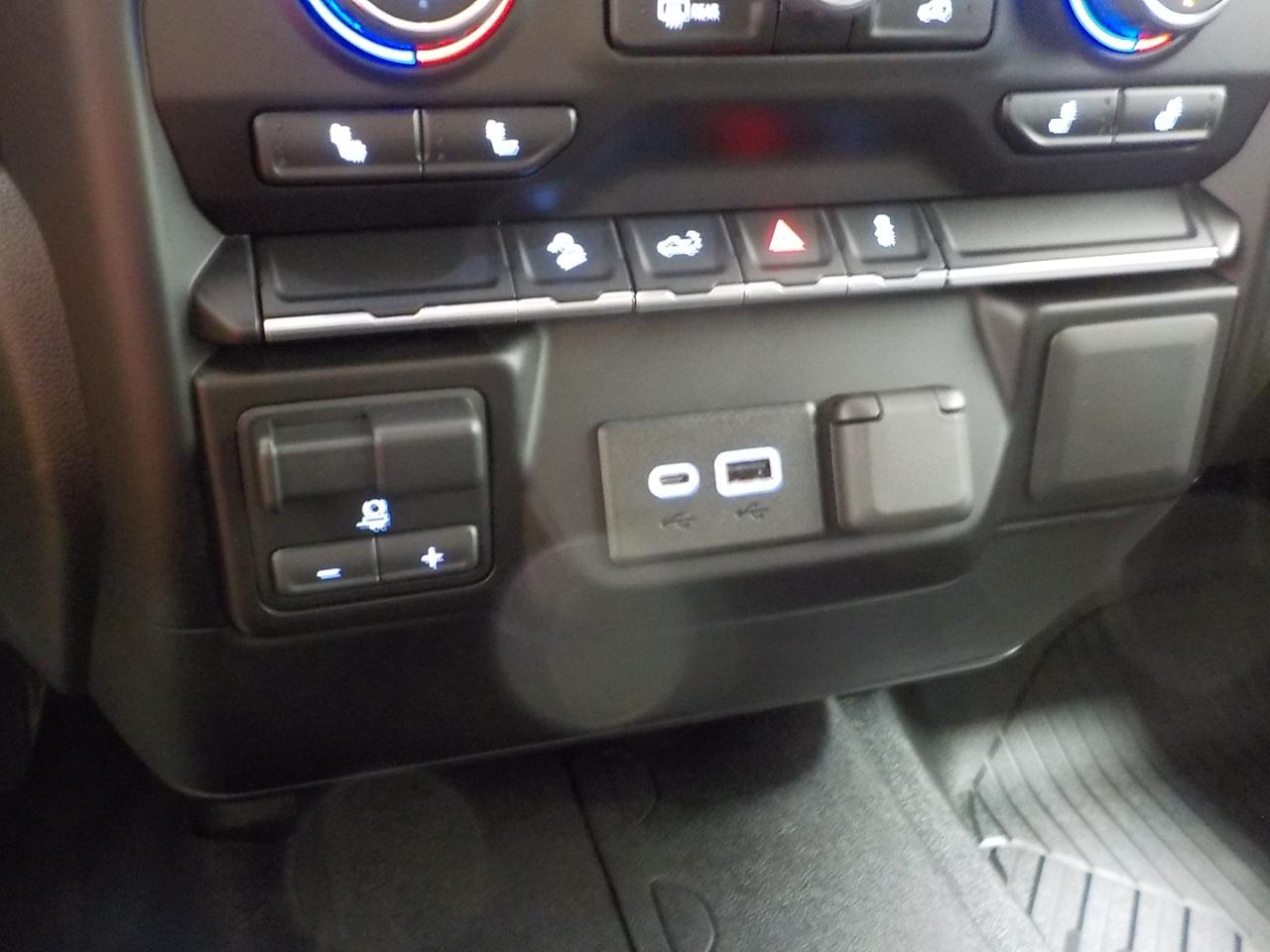 Chevrolet Silverado 3500HD 4WD Crew Cab 172" LT 2023
