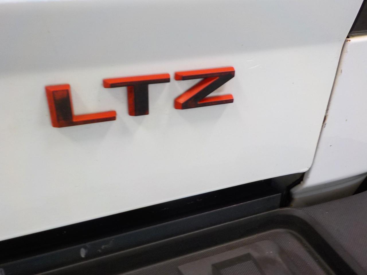 Chevrolet Silverado 2500HD 4WD Crew Cab 153.7" LTZ 2015