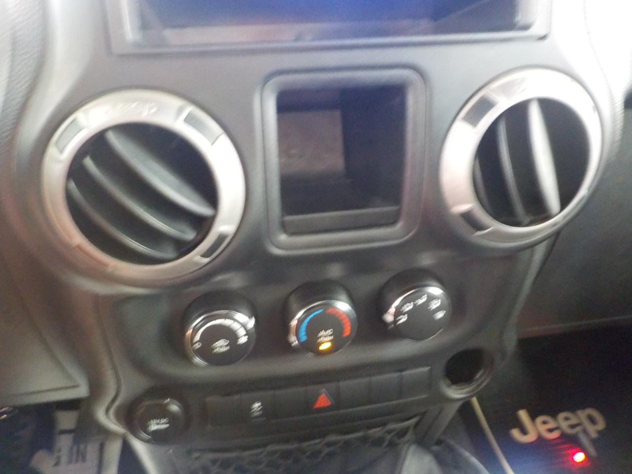 Jeep Wrangler Unlimited 4WD 4dr Sport 2012