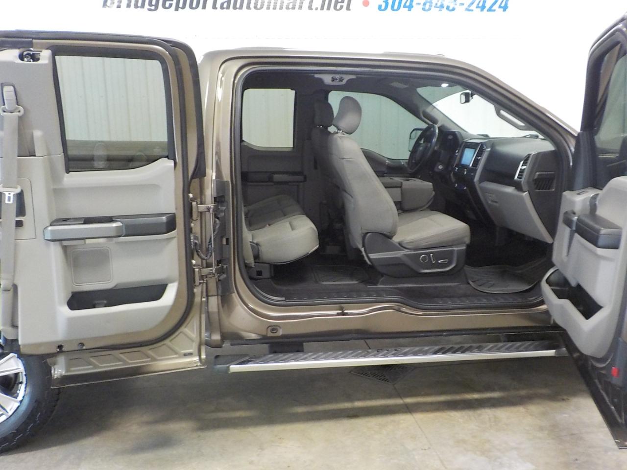 Ford F-150 4WD SuperCab 133" XLT 2015