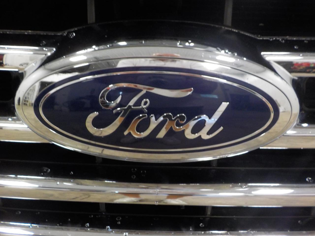 Ford F-150 4WD SuperCab 133" XLT 2015