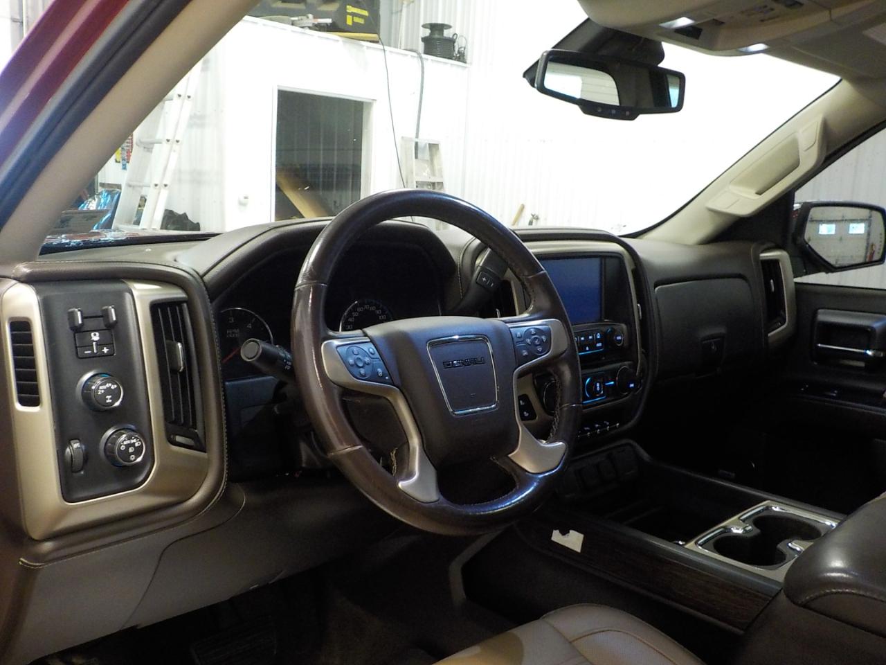 GMC Sierra 1500 4WD Crew Cab 143.5" Denali 2018
