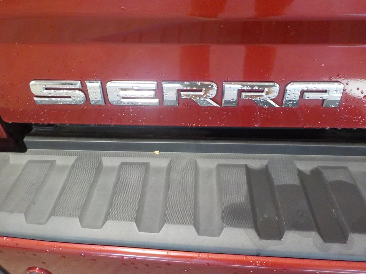 GMC Sierra 1500 4WD Crew Cab 143.5" Denali 2018