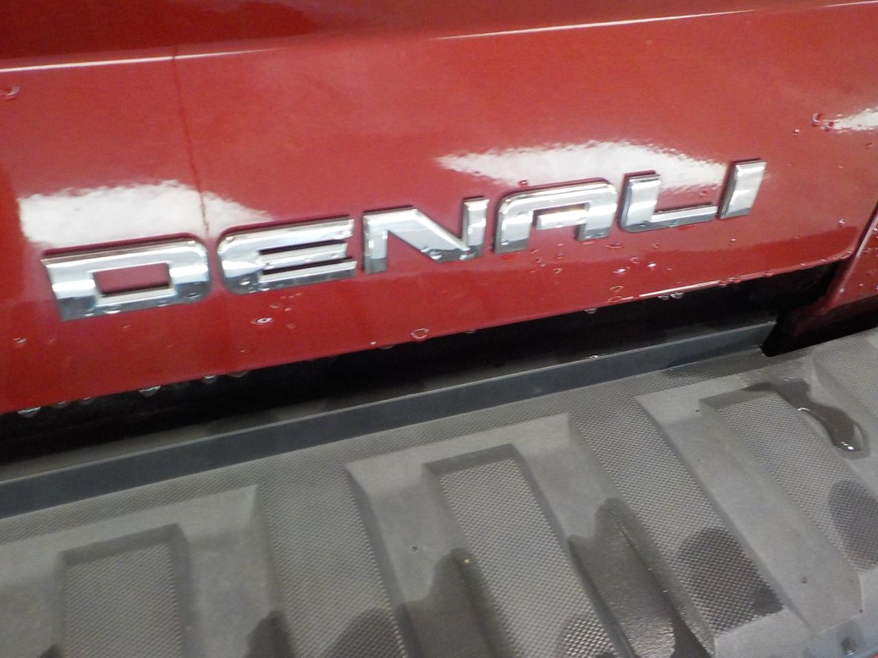 GMC Sierra 1500 4WD Crew Cab 143.5" Denali 2018