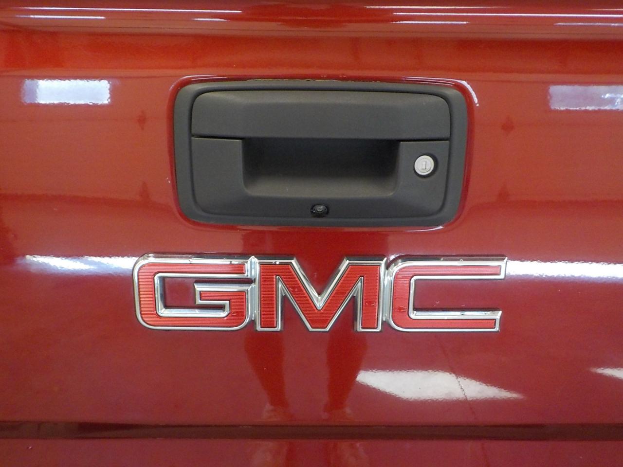 GMC Sierra 1500 4WD Crew Cab 143.5" Denali 2018