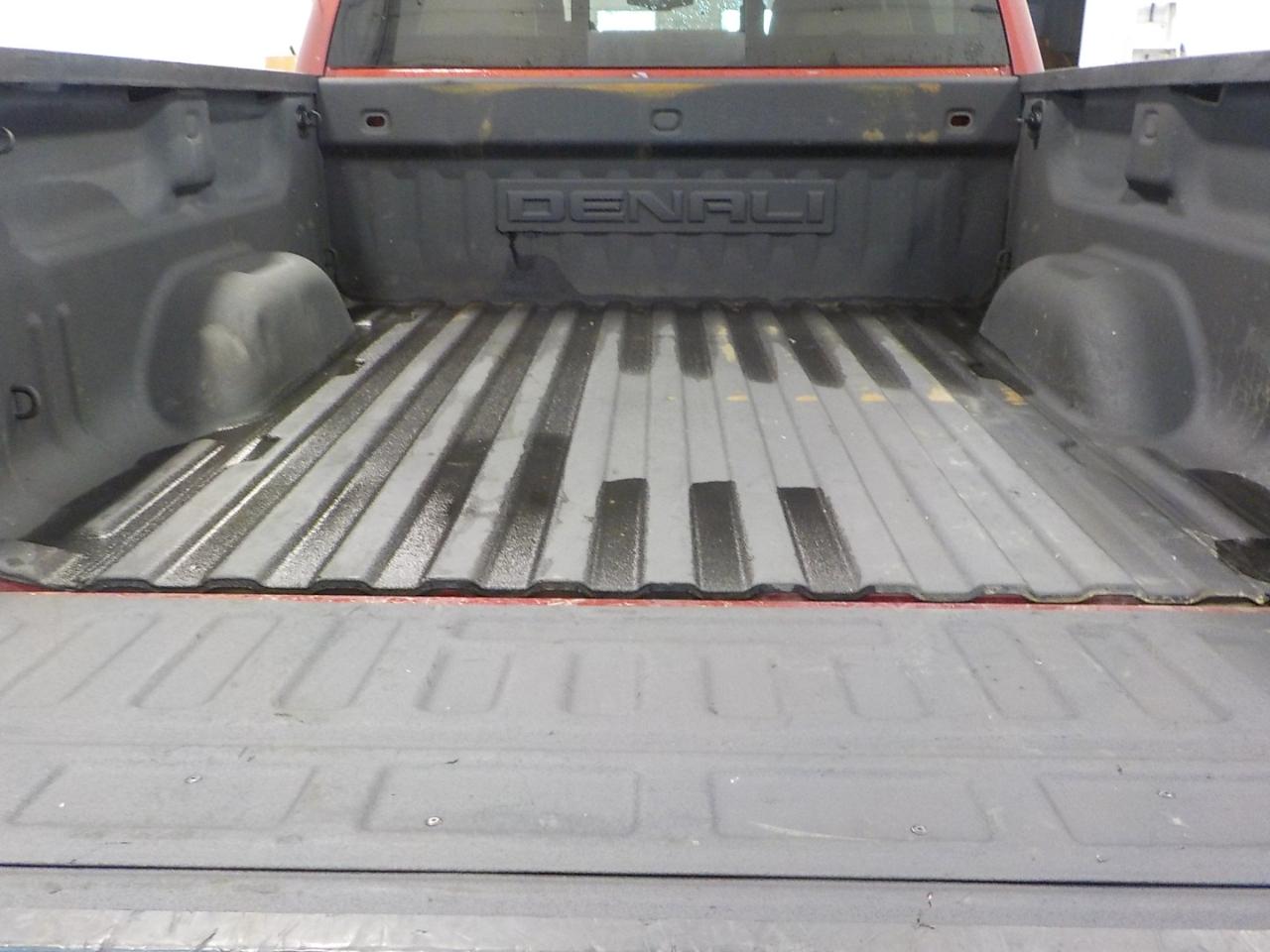 GMC Sierra 1500 4WD Crew Cab 143.5" Denali 2018