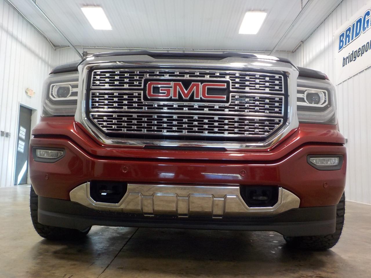 GMC Sierra 1500 4WD Crew Cab 143.5" Denali 2018