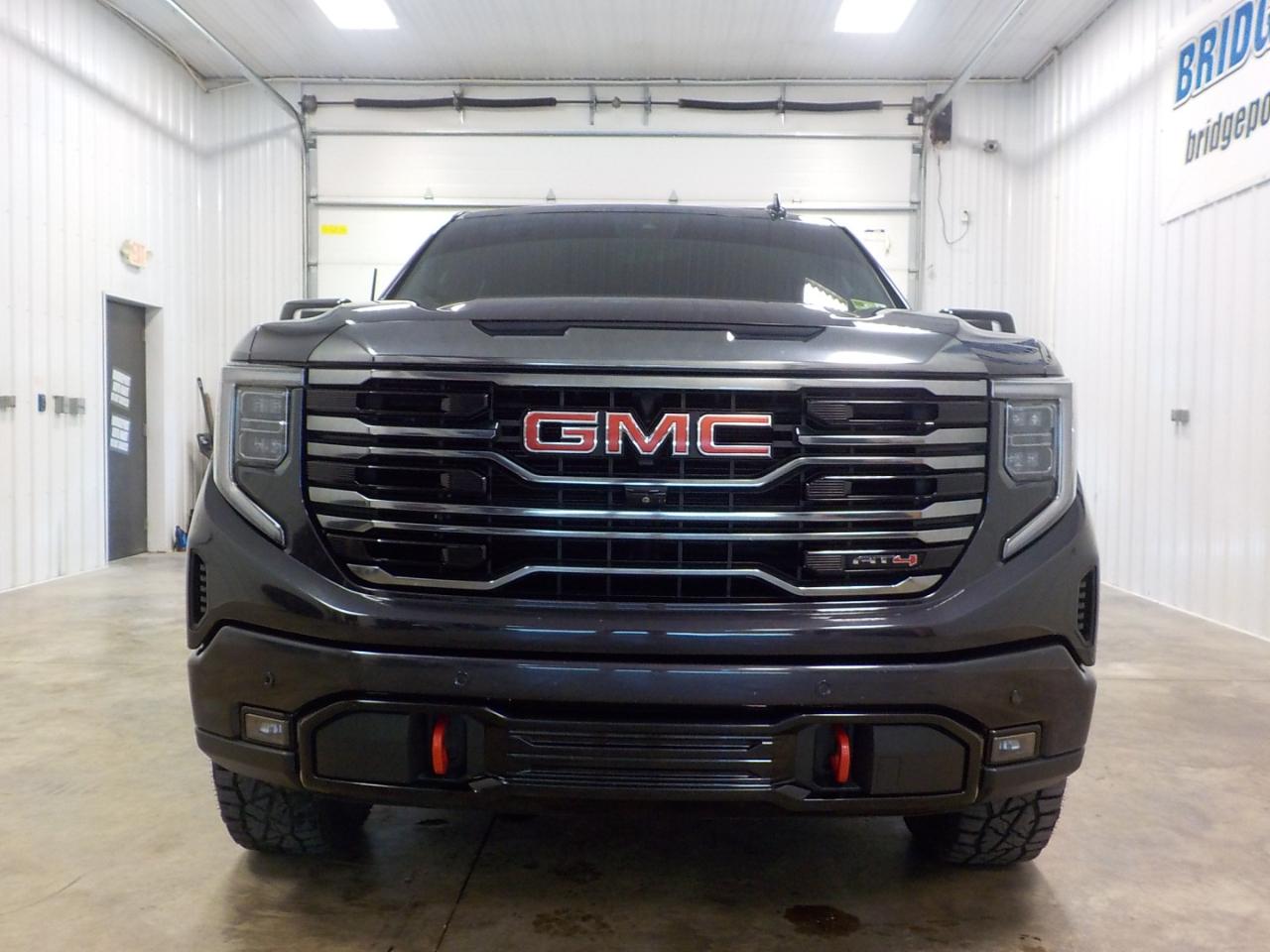 GMC Sierra 1500 4WD Crew Cab 147" AT4 2022