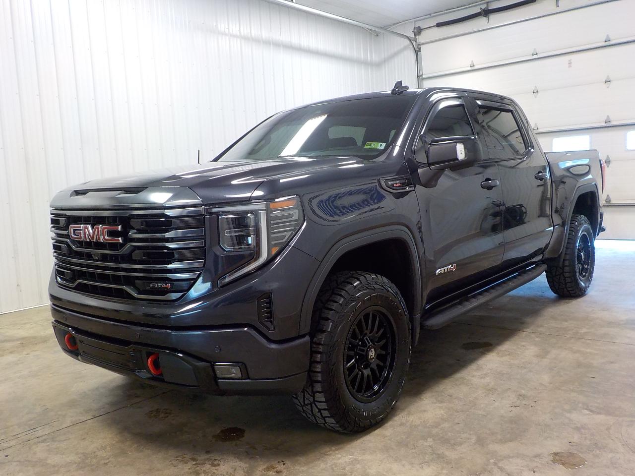 GMC Sierra 1500 4WD Crew Cab 147" AT4 2022