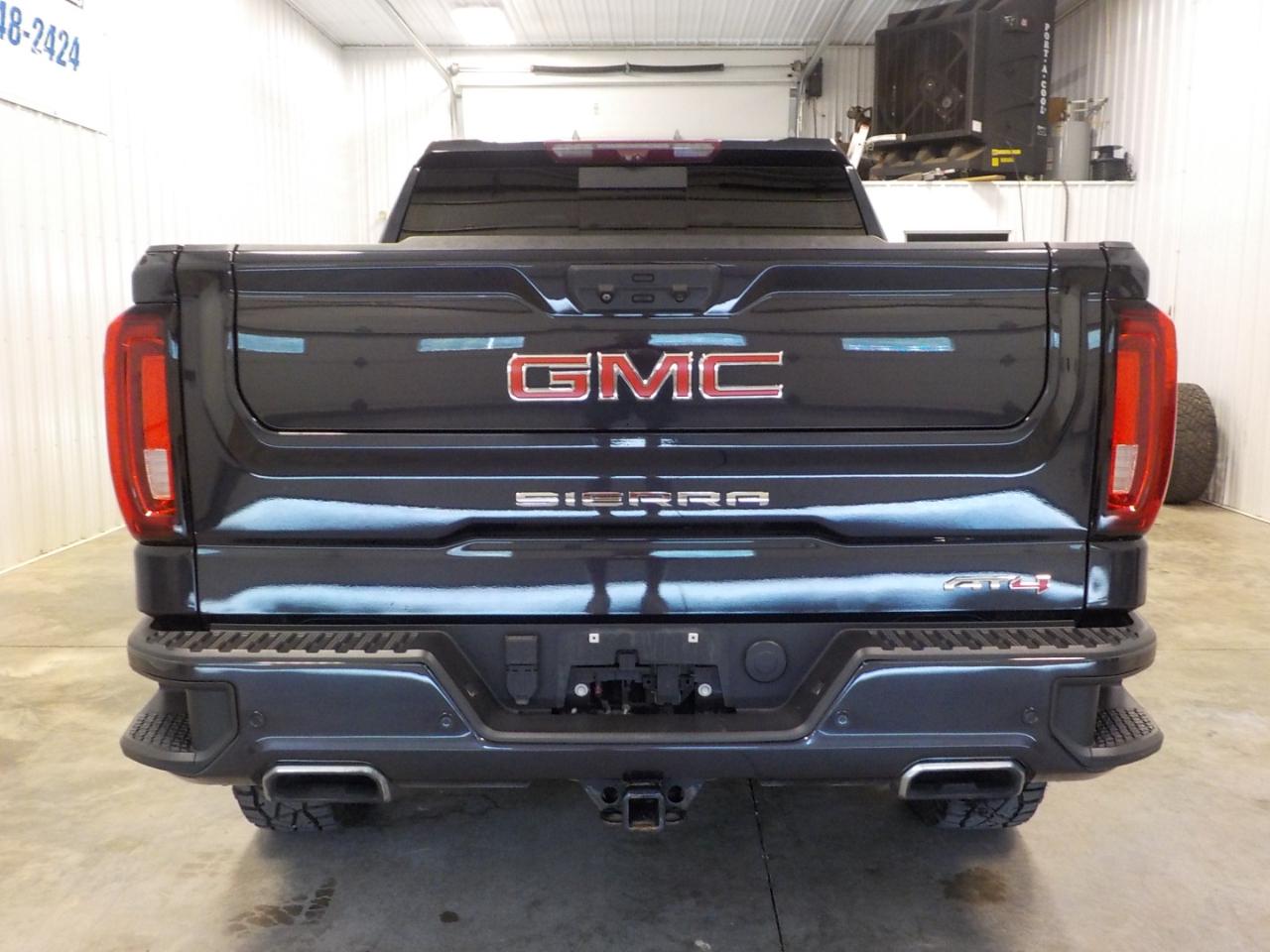 GMC Sierra 1500 4WD Crew Cab 147" AT4 2022