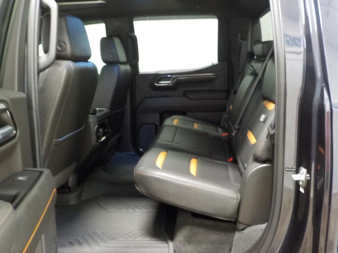 GMC Sierra 1500 4WD Crew Cab 147" AT4 2022