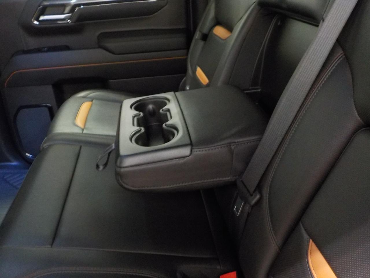 GMC Sierra 1500 4WD Crew Cab 147" AT4 2022