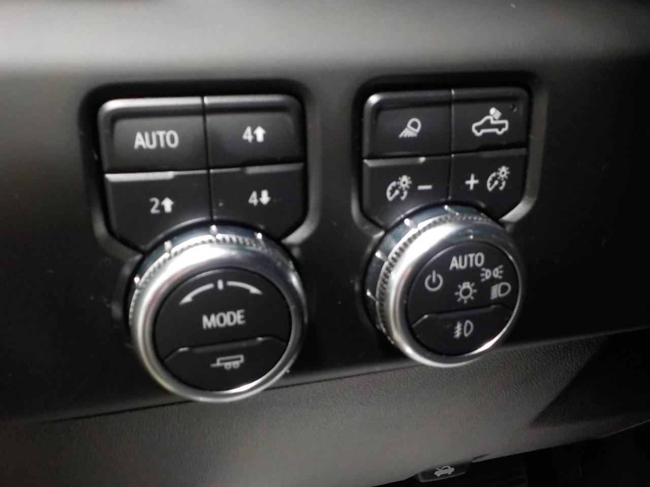 GMC Sierra 1500 4WD Crew Cab 147" AT4 2022