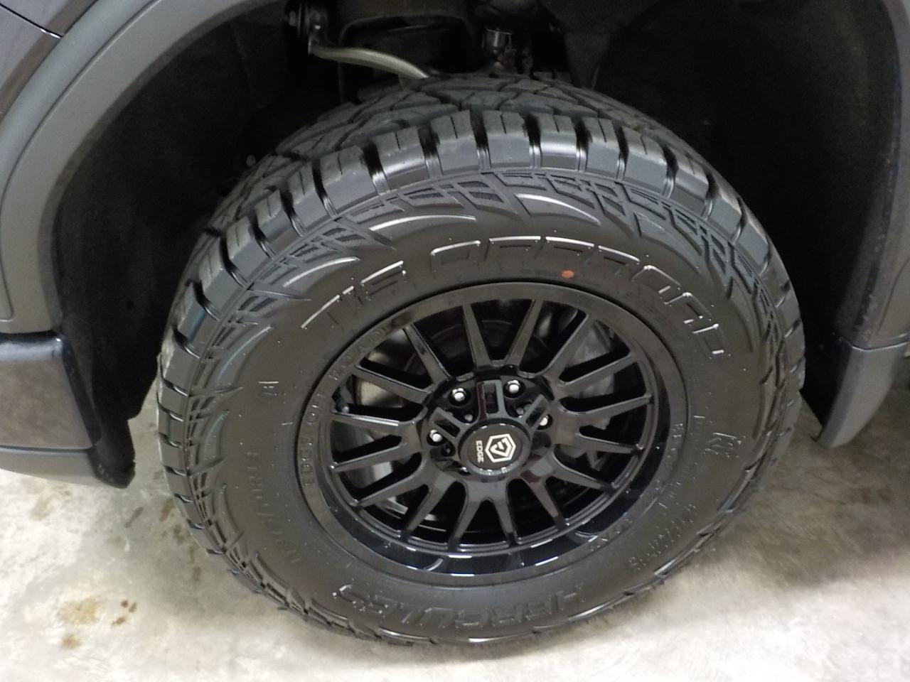 GMC Sierra 1500 4WD Crew Cab 147" AT4 2022