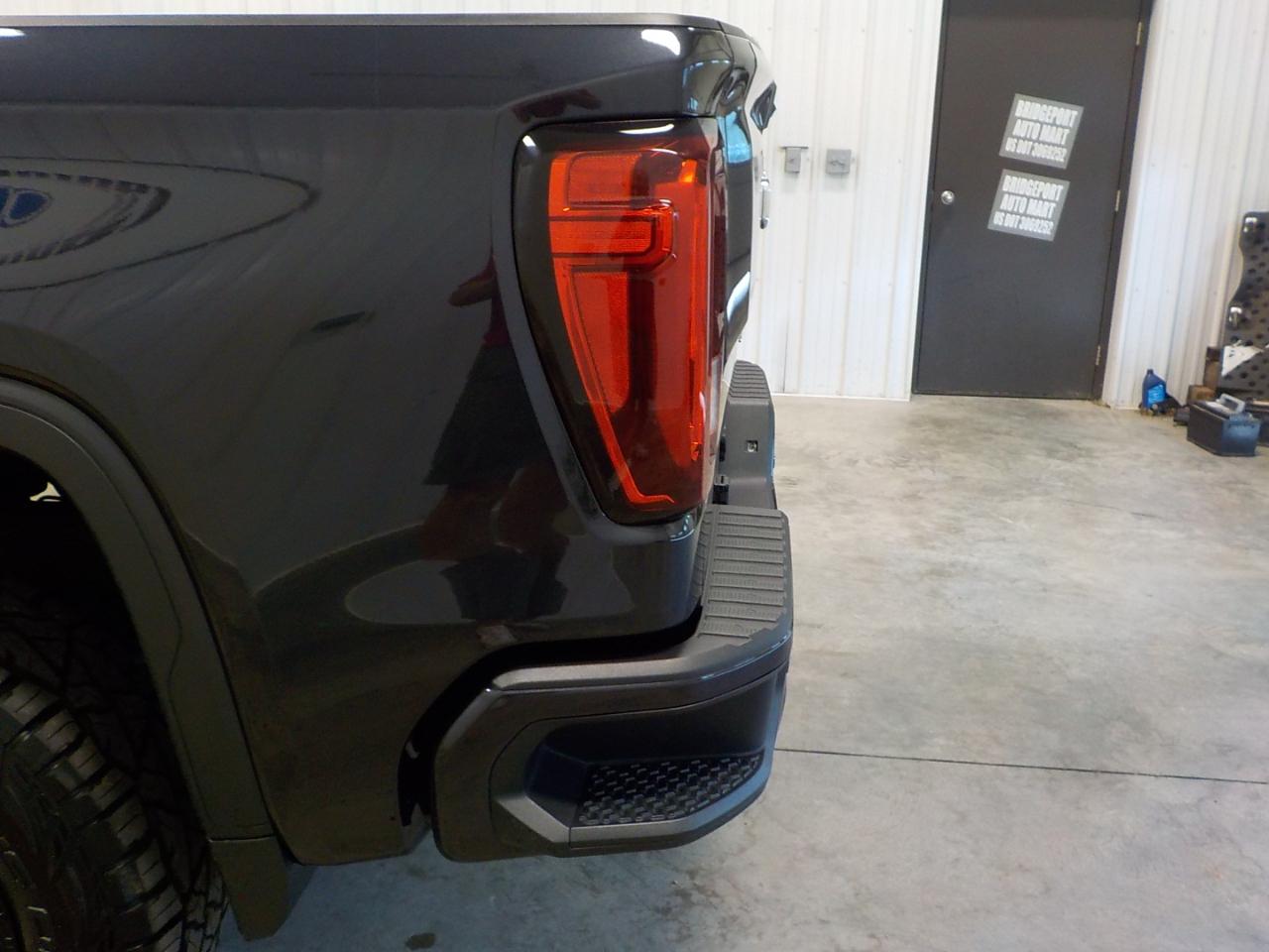 GMC Sierra 1500 4WD Crew Cab 147" AT4 2022