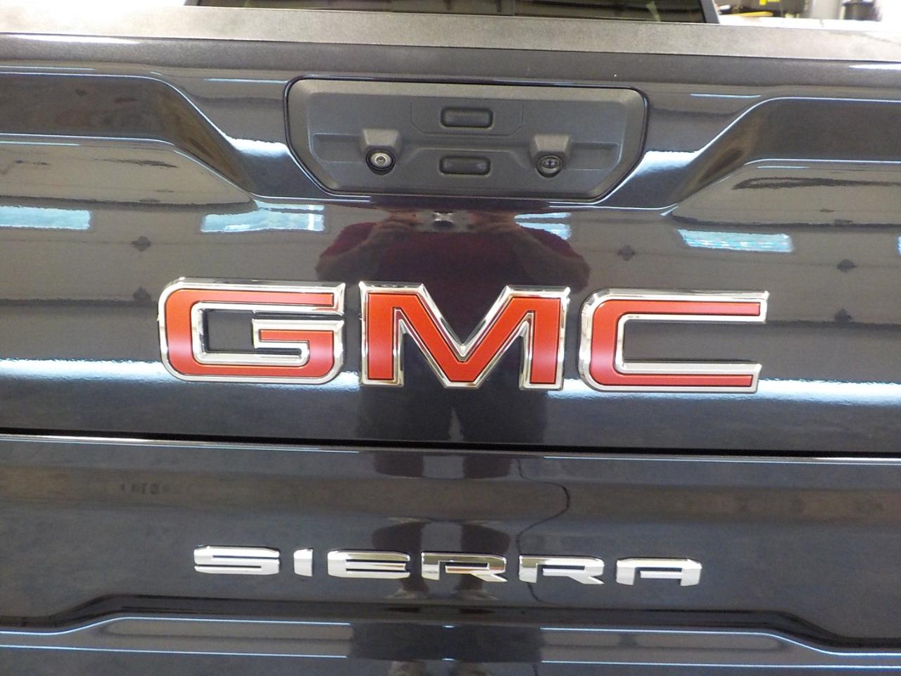 GMC Sierra 1500 4WD Crew Cab 147" AT4 2022