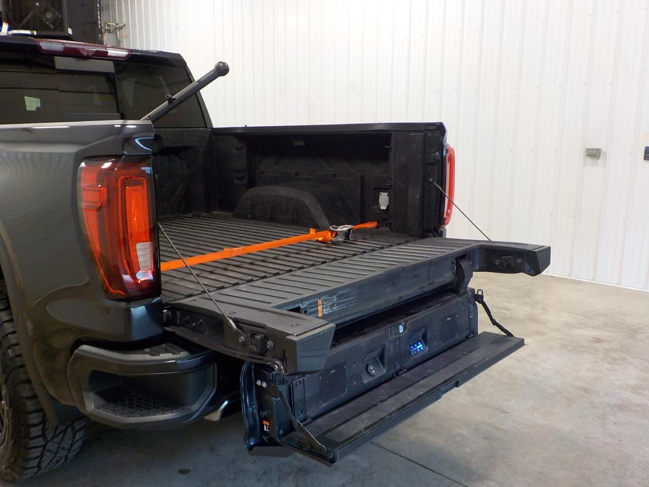 GMC Sierra 1500 4WD Crew Cab 147" AT4 2022