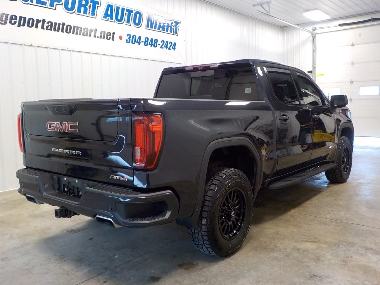 GMC Sierra 1500 4WD Crew Cab 147" AT4 2022