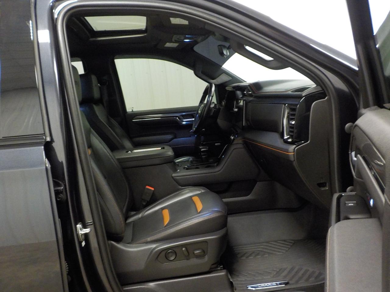 GMC Sierra 1500 4WD Crew Cab 147" AT4 2022