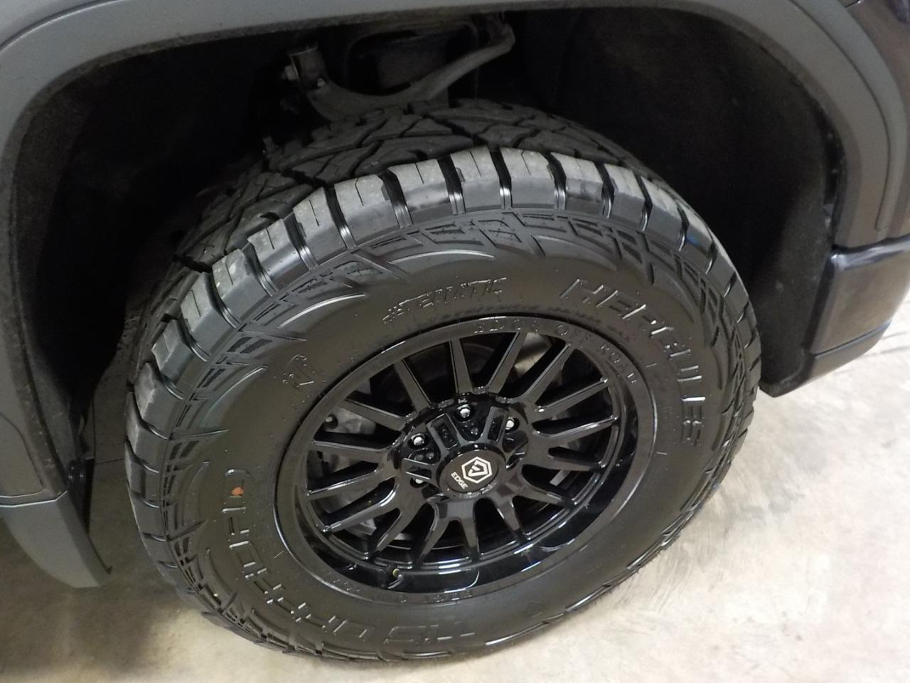 GMC Sierra 1500 4WD Crew Cab 147" AT4 2022