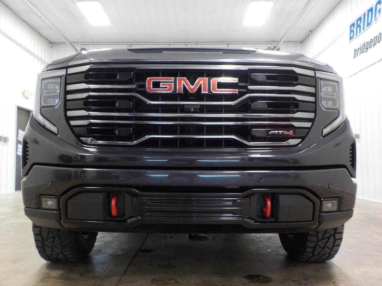 GMC Sierra 1500 4WD Crew Cab 147" AT4 2022