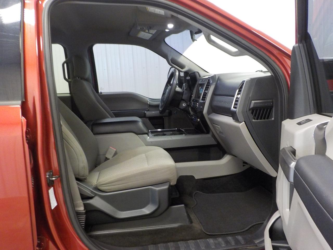 Ford Super Duty F-350 SRW XLT 4WD Crew Cab 6.75' Box 2018
