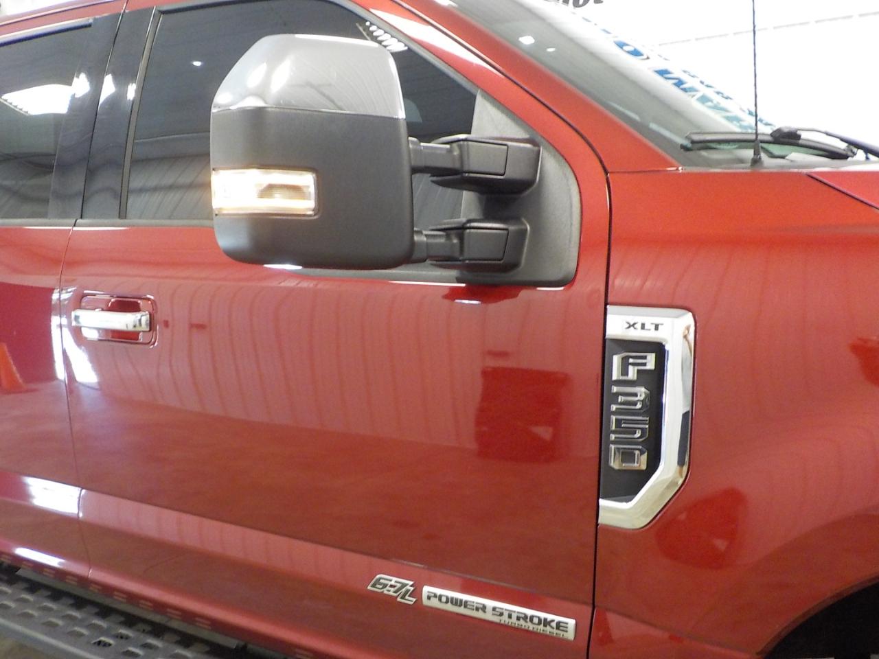 Ford Super Duty F-350 SRW XLT 4WD Crew Cab 6.75' Box 2018