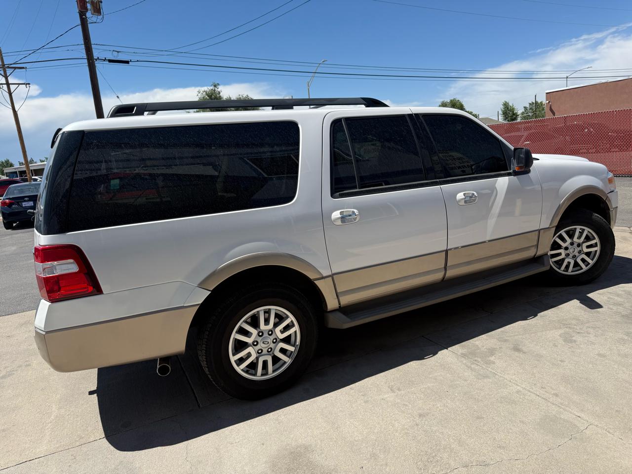 Ford Expedition 4WD 4dr XLT 2012
