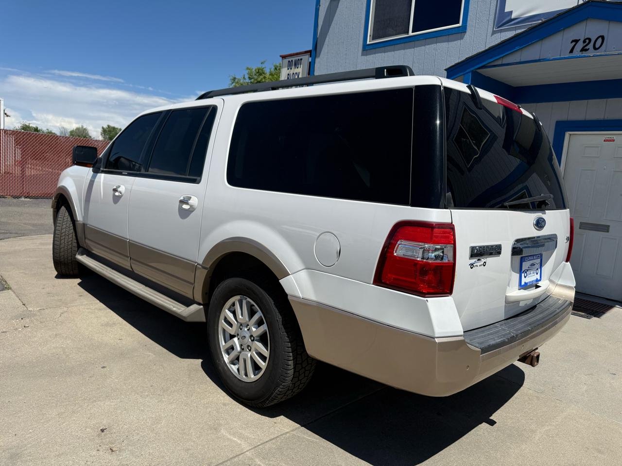 Ford Expedition 4WD 4dr XLT 2012