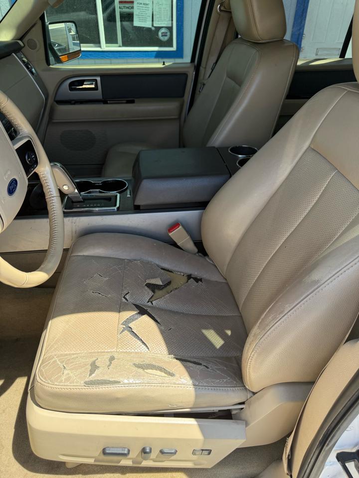 Ford Expedition 4WD 4dr XLT 2012