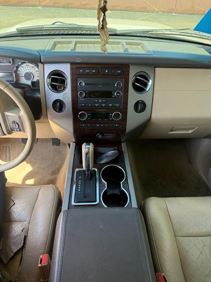 Ford Expedition 4WD 4dr XLT 2012