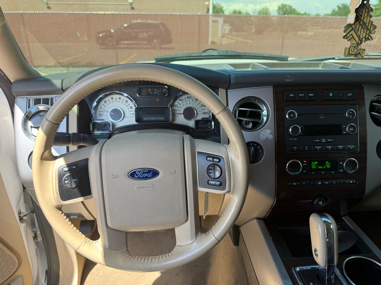 Ford Expedition 4WD 4dr XLT 2012