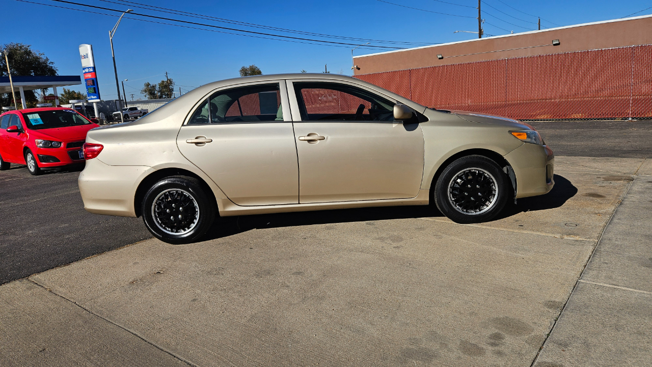 Toyota Corolla L 5-Speed MT 2013 Toyota Corolla L 5-Speed MT 2013