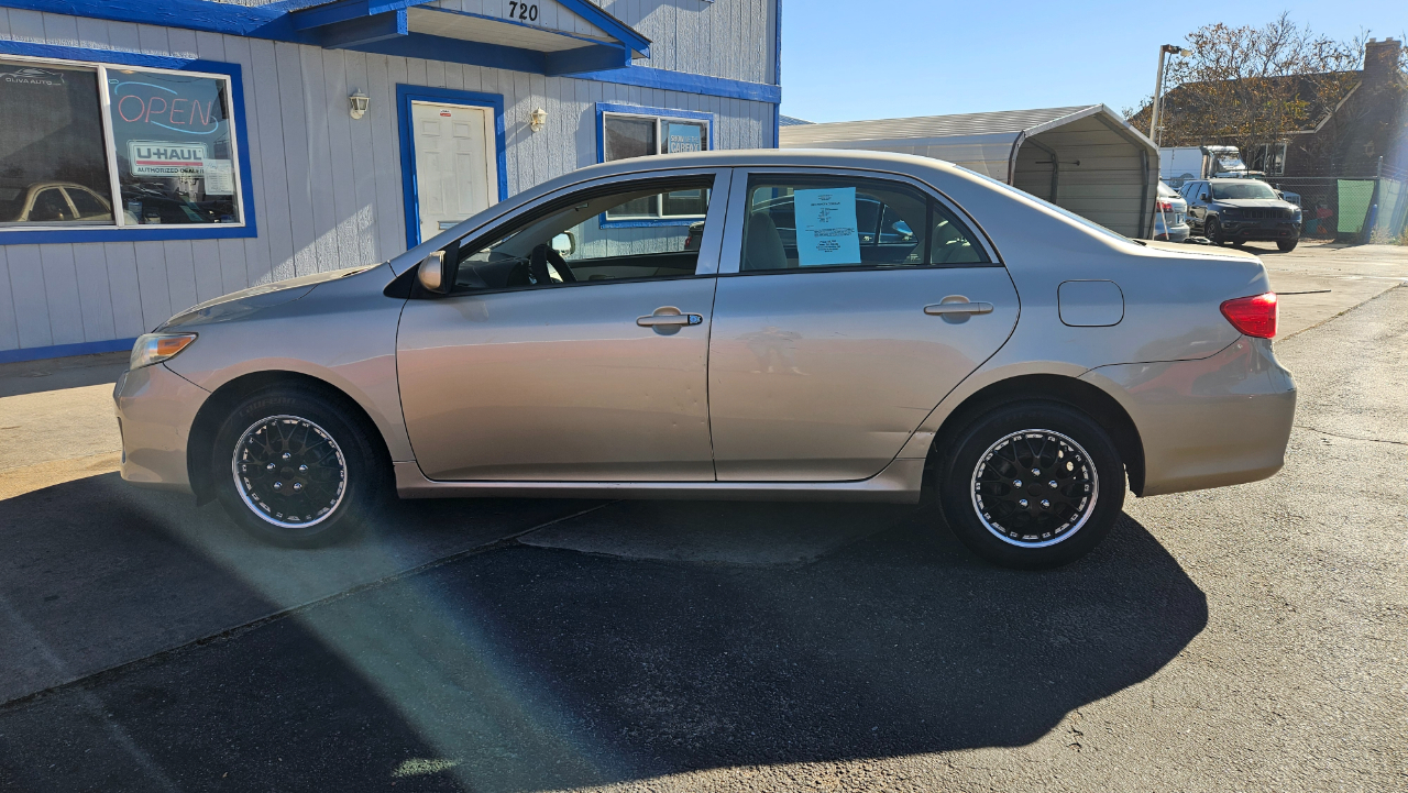 Toyota Corolla L 5-Speed MT 2013 Toyota Corolla L 5-Speed MT 2013